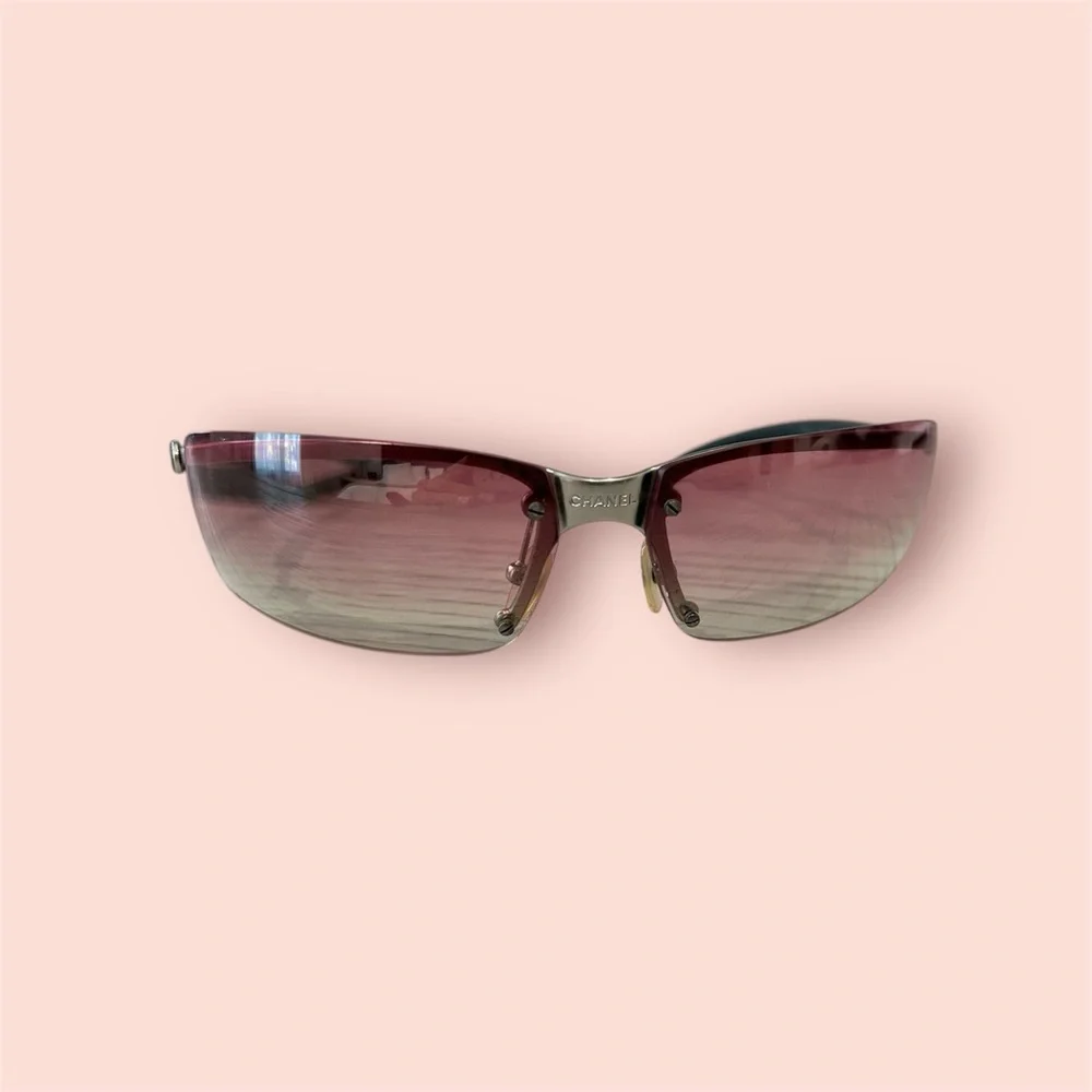 Vintage pink CHANEL sunglasses circa 2001. Style 4008 123/58. - Picture 5 of 7